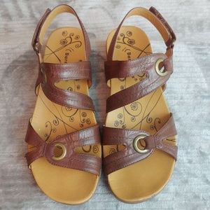 bare traps jollity sandals
